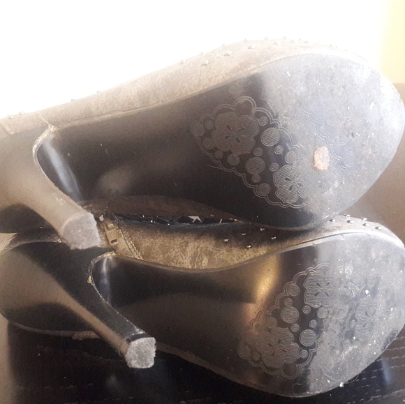 Shoes - Picture 3 of 5